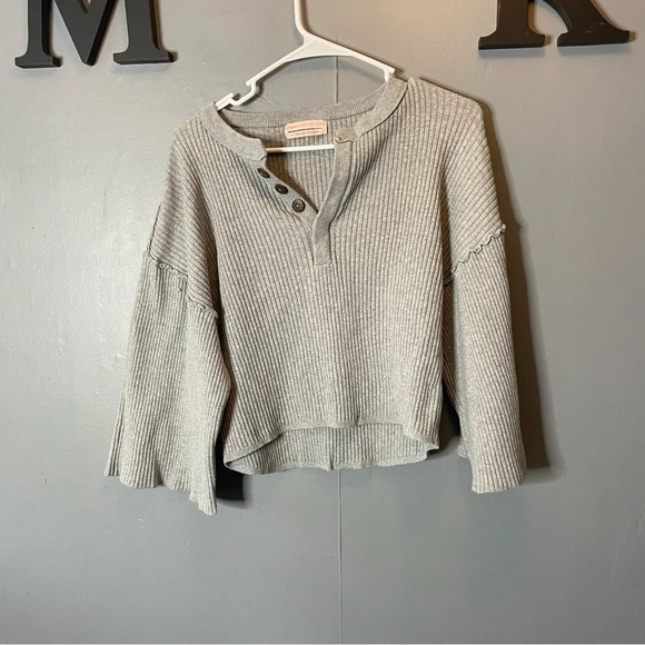 Urban Outfitters Tops - Urban Outfitters Women's Ribbed Henley Chunky Bell Sleeve Cropped Sz S